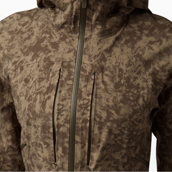 lululemon Break a Trail Jacket: 10, Summer Shade Medium Olive/Dark Olive - Picture 6 of 7